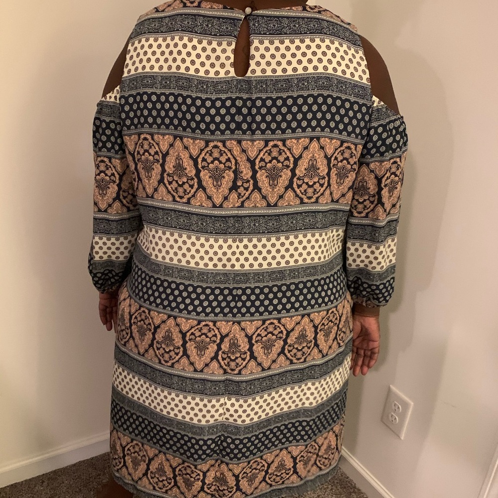 Stripped cold shoulder dress - Picture 4 of 7